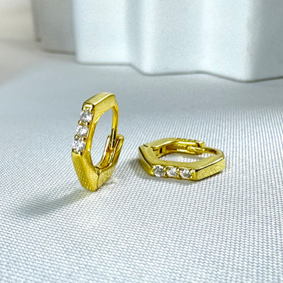 ジルコンピアス