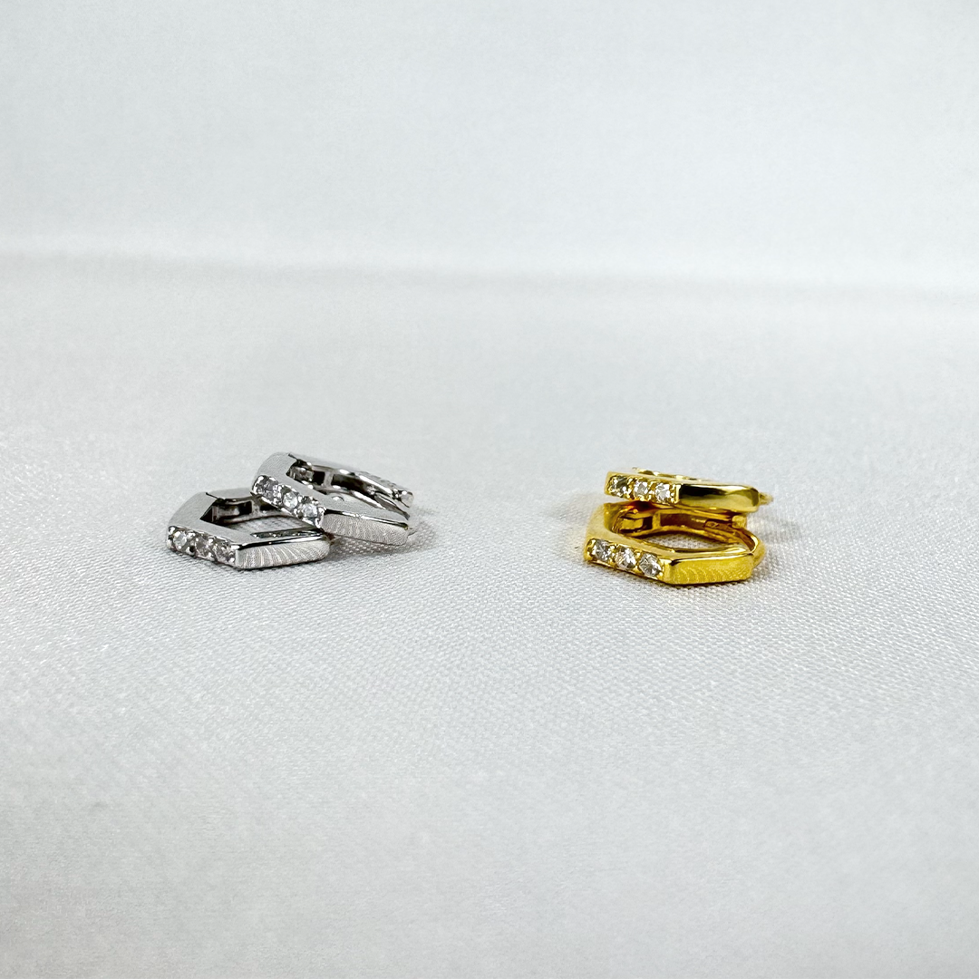 P43/honeyミニピアス