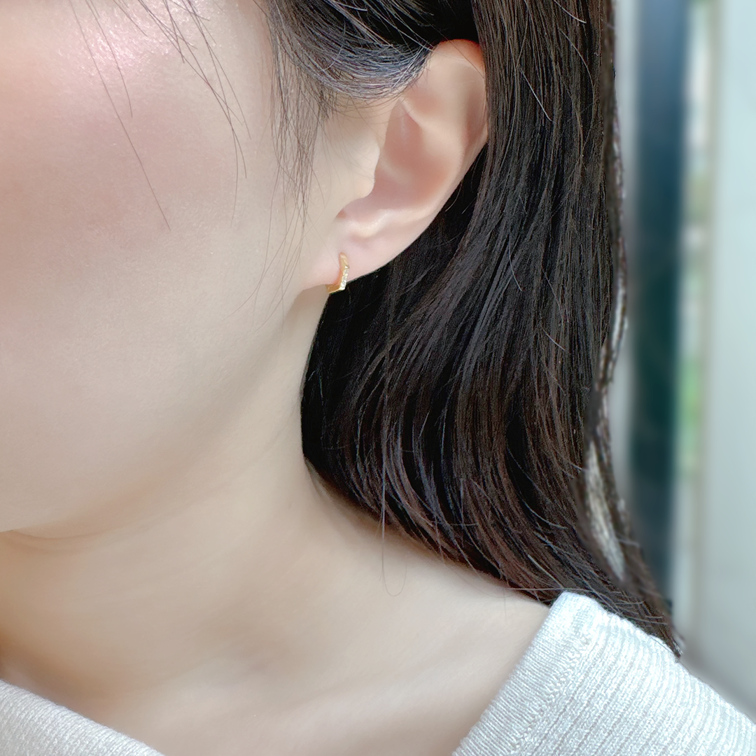 P43/honeyミニピアス