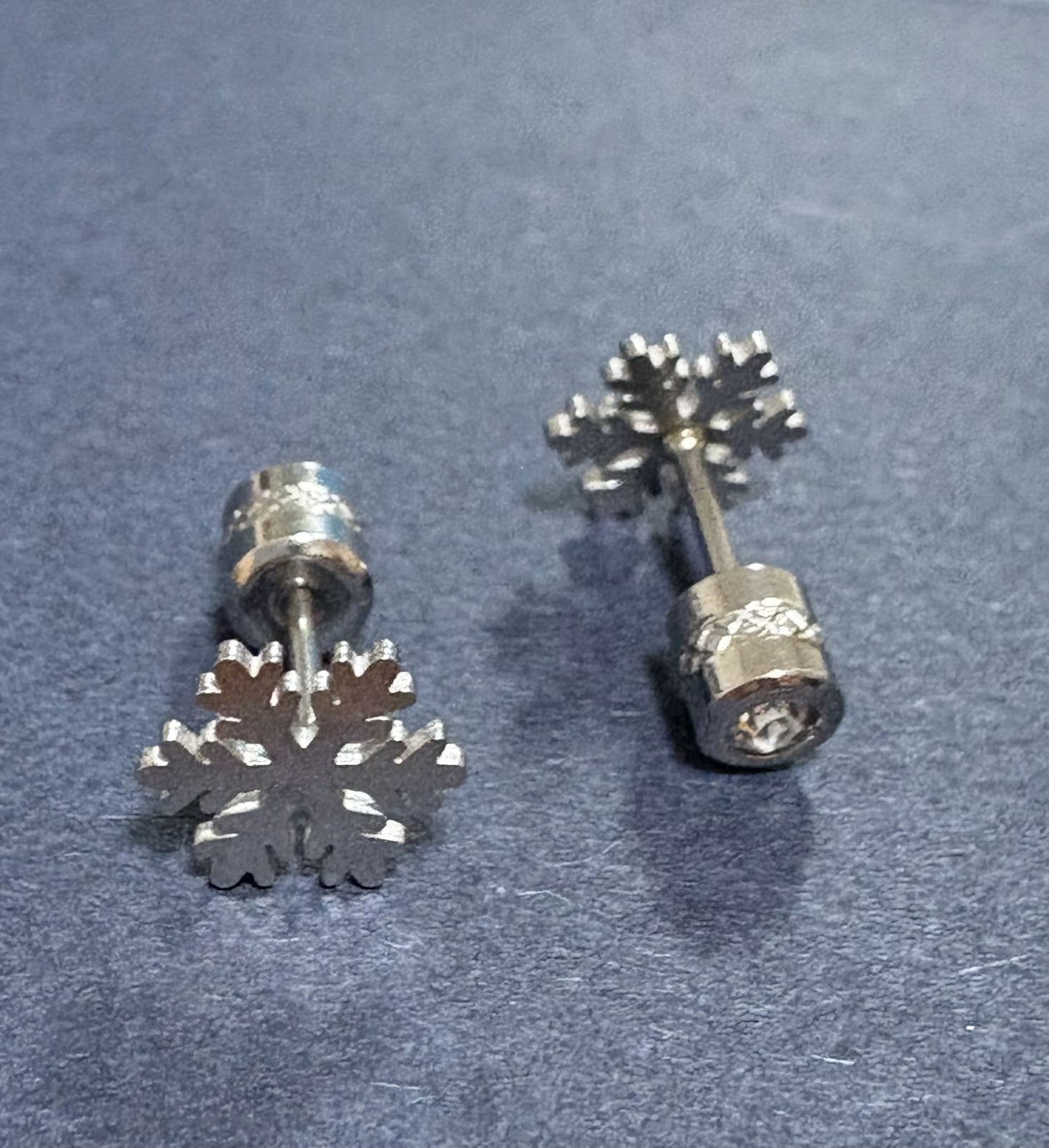P60/snow flakes ポストピアス