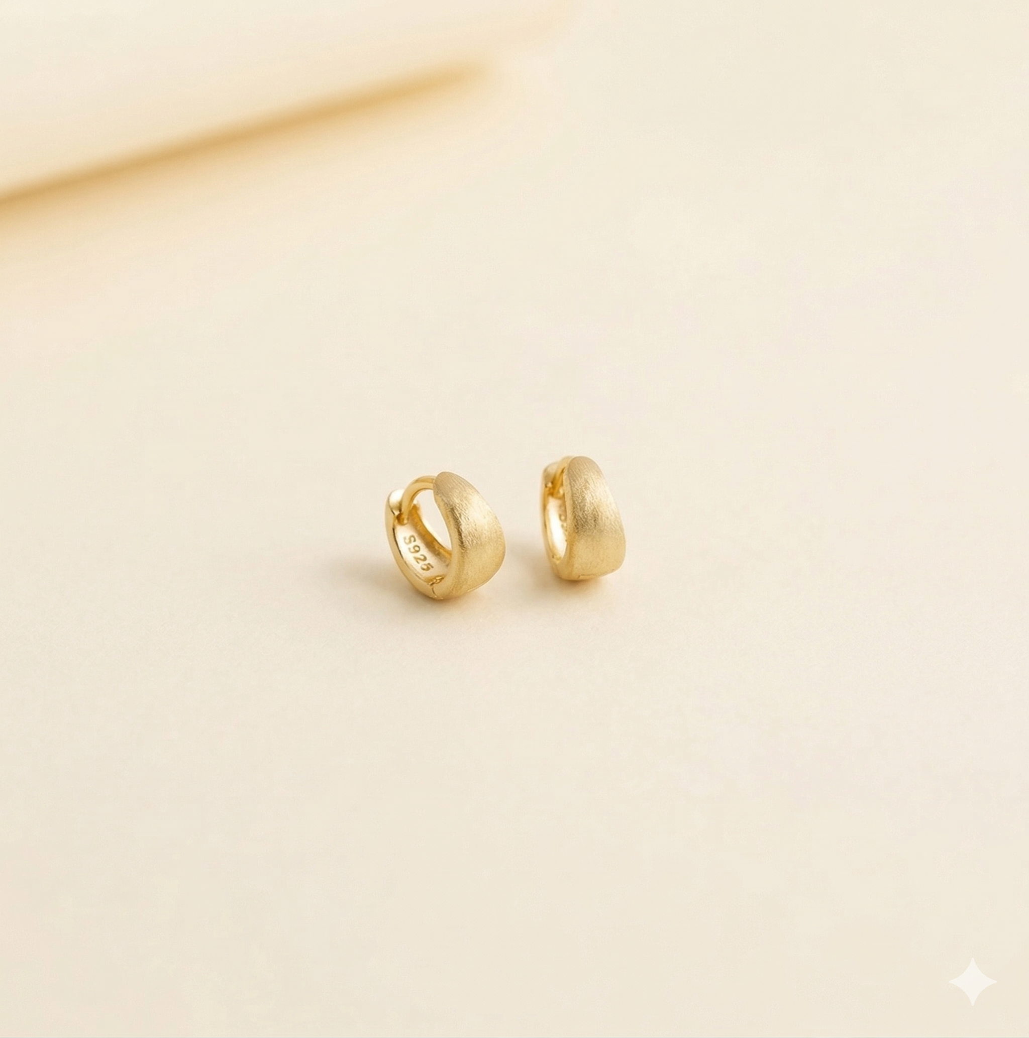 P35/Drop-mattミニピアス（小さめサイズ）